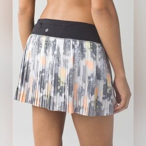2015 Lululemon Pleat To Street Skirt II Mini Art Pop White Multi Black Size Rare
